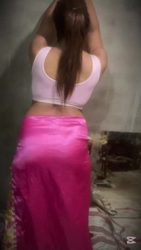 Esposa caliente sacude culo y marido graban