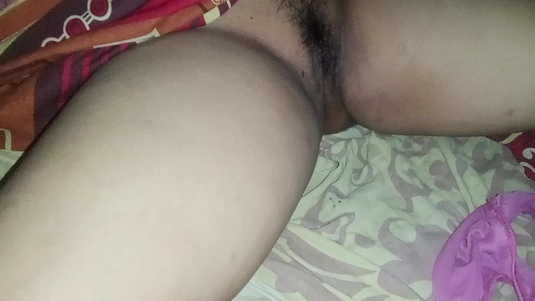 Citra: Mă amestecam în camera mamei mele vitrege în timp ce mă uitam...