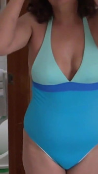 Prima dată când mama latino se bucură de sex cu fiul vitreg pe plajă, muie, futai, ejaculări
