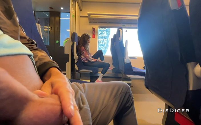 Dis Diger: O fată străină s-a masturbat și mi-a supt în tren