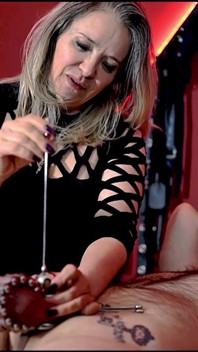 Empressbellasadic Loves to Penetrate Deep Urethras