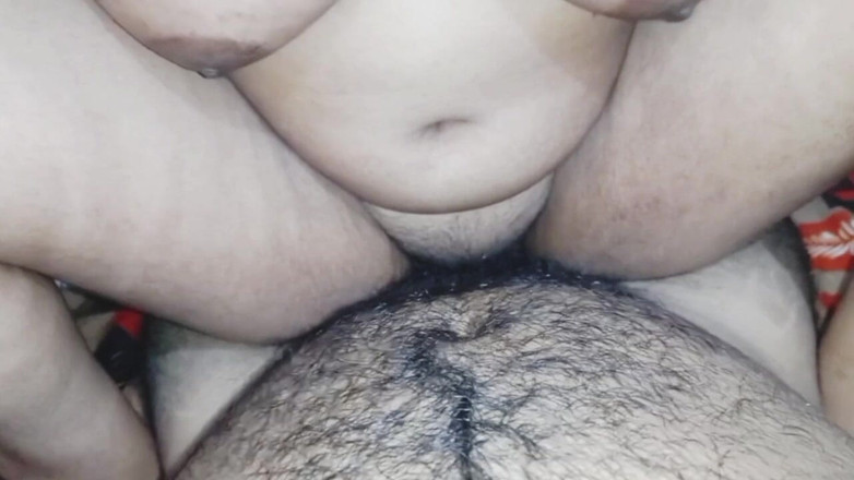 Manjushukla: Cea mai frumoasă fată indiană în rochie albastră.