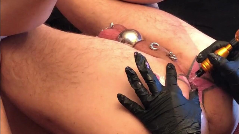 Dominatrix Frida: Tatuaż gwiazdy dupka