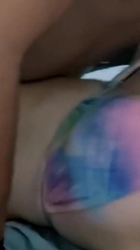 Coppia Amatoriale Pelle Bianca - Bruna Sexy Con Atteggiamento Naturale in Bikini Primo Piano Papà Mamma