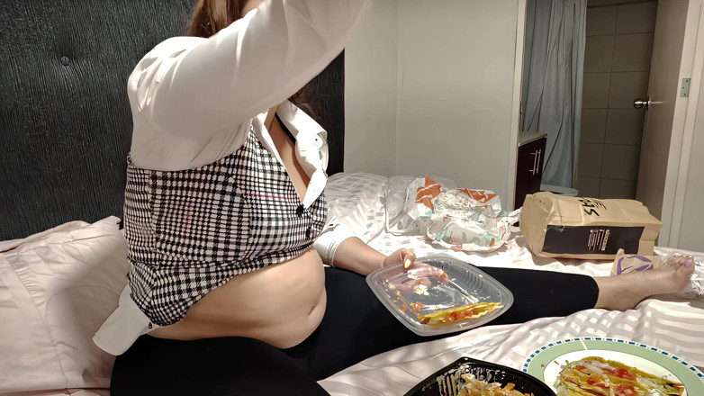 Nicole Passat: Nicole Chubby Fries and Nude Tease