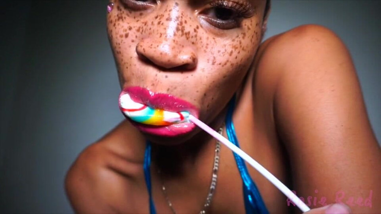 Rosie Reed: Dikongkek minda oleh Shiny Lips Lolly (Definisi Standard)