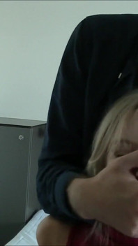 Mit kapuze, geknebelt und stöhnen: Er nahm ein xl-paar BBW-höschen in meinen mund!!