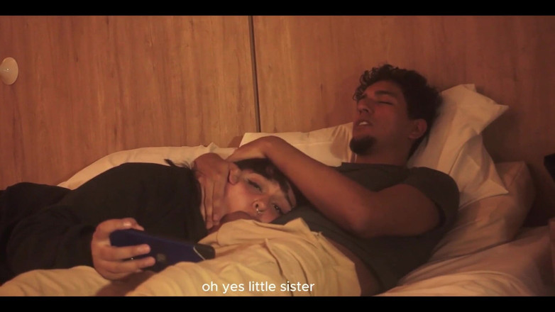 FANTASIAHARDCORESEX: 我和我最好的朋友一起看一部电影，在被抓之前，我把我的放进她嘴里。