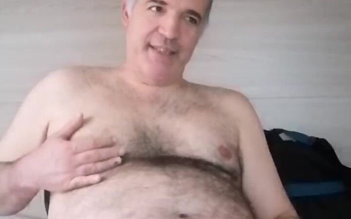 Setesesso7: Oro en la botella vacía y me pajeo la polla...