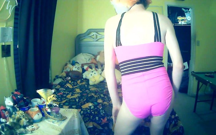 FoxieHikari: Foxxo делает стриптиз и доит себя в розовом Swimsuit.mp4