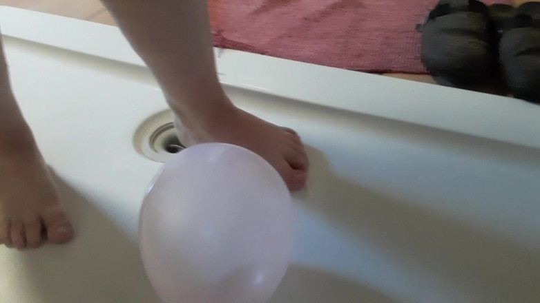 tammara big: With Balloon Naked in the Shower