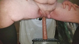 贾姆斯又骑了一次深深插入非常痛的屁股。
