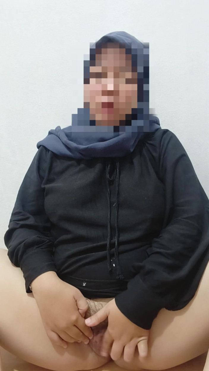 Vaginabig88: Beautiful Stepsister Wearing a Hijab