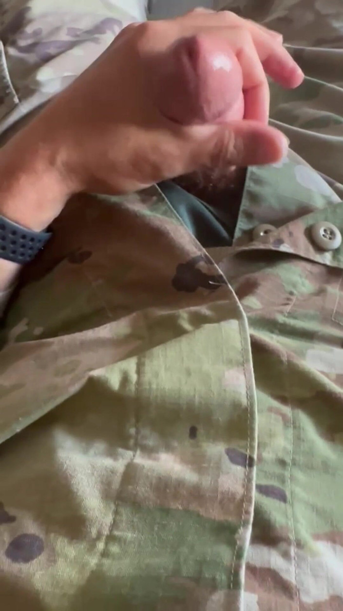 Gay Soldier Stuff: Gorące szarpanie sesji w kilku bieliźnie - specjalista armii w mundurze