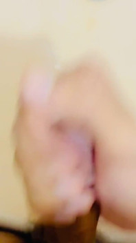Masturbación con la mano enorme polla