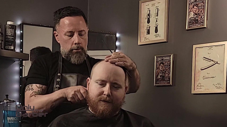 Wallace Accelron: Dirty Barber Gives Bear More Than Just a Haircut!