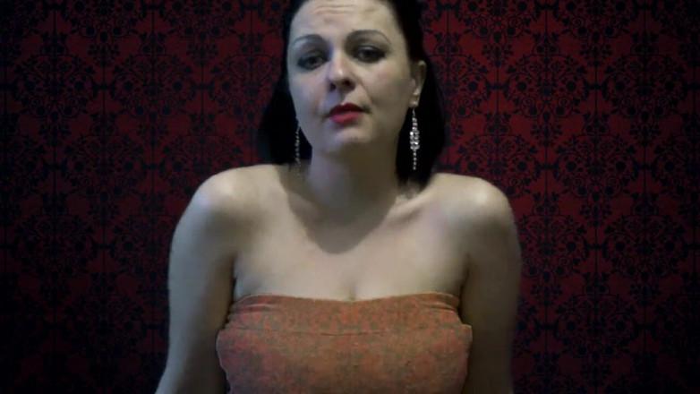 Goddess Misha Goldy: Brudna gadana brunetka milf w akcji JOI