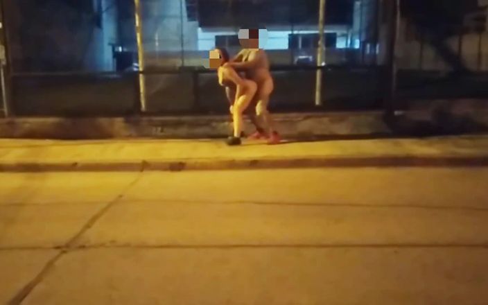 Activecouplearg: 공공 장소에서 위험한 관음증에서 팬티 없이 섹스하는 커플