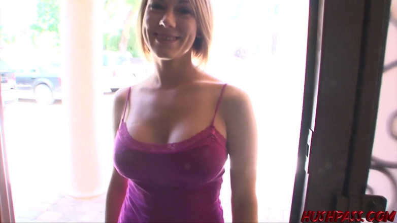 Hush Hush Entertainment: Waitress Amber Serves Up Pussy For a Huge Tip