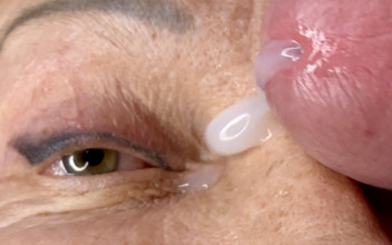 Mature Lady Facecum Huge Load on Eye
