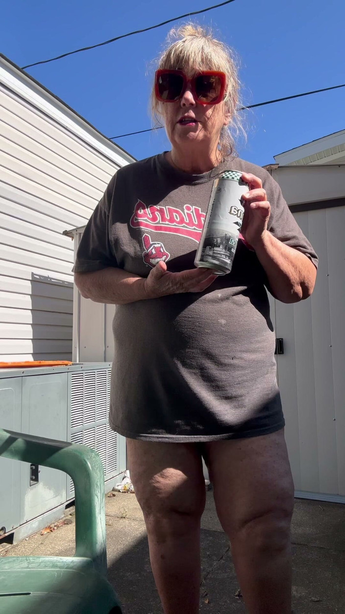 Big Ass 4 U: Outside Refreshment Time with Sweet Tea