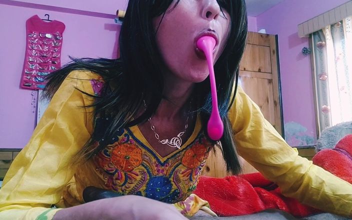 Bolly Karma: Madrasta quer assistir como seu pau do enteado se comporta