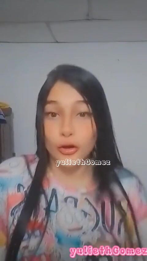 Yulieth Gomez: Menina de 18 anos pede ao seu amante para foder seu...