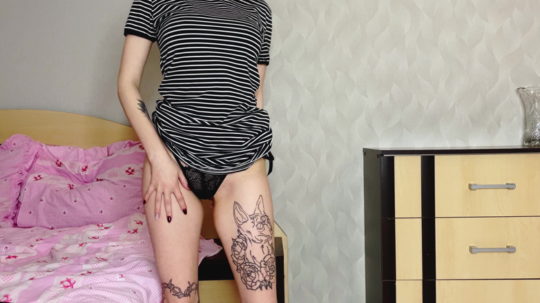 Eva Deva: Spogliarello con masturbazione