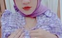 Shine-X: Kuala Lumpur Kobieta wirusowy fioletowy hidżab ściska swoje piersi i masturbuje...
