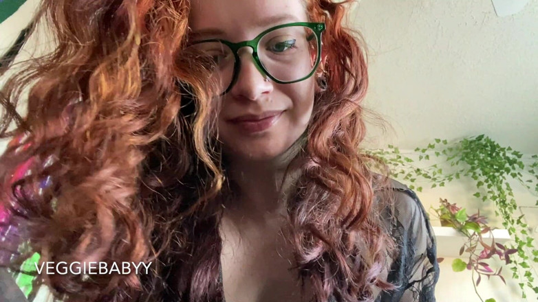 Veggiebabyy: I Spit in Ur Mouth While U Fuck My Hand