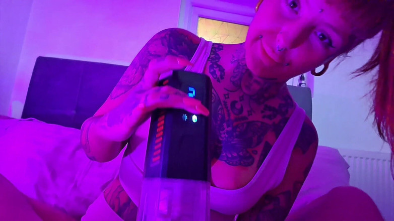 Only Owain: Опыт подруги с мастурбаторской игрушкой