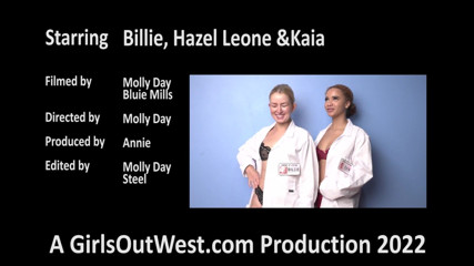 Girls Out West: 阴毛浓密的丰满辣妹被两个性感剃光的女士取悦