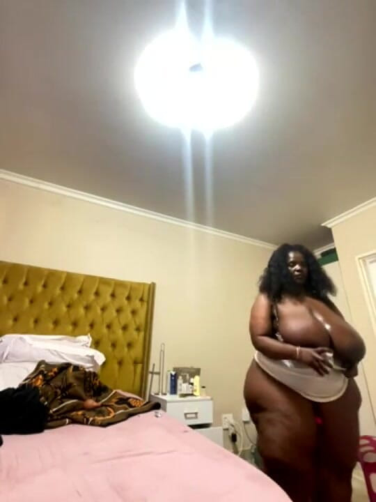 Legendary Booty Overdose: 巨大なアスBBWストリップティーズ&amp;マスターベーション