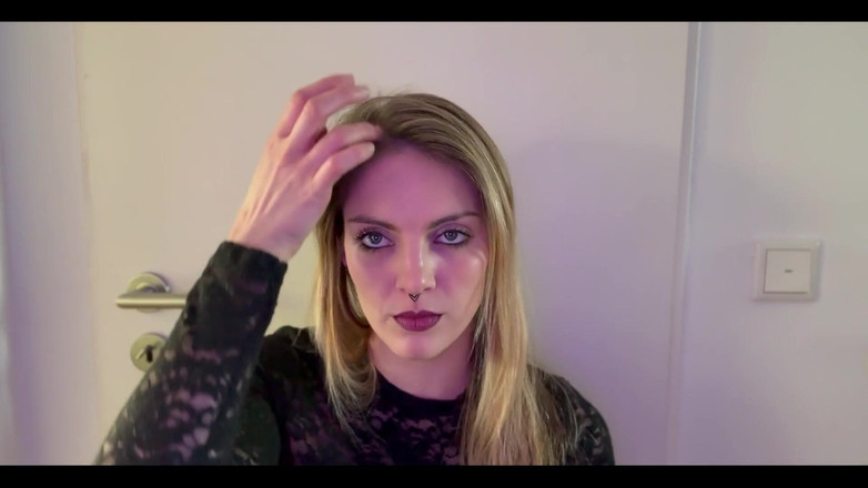 Naughty Natascha: Sudut pandangan dekat merokok dalam Black Lace