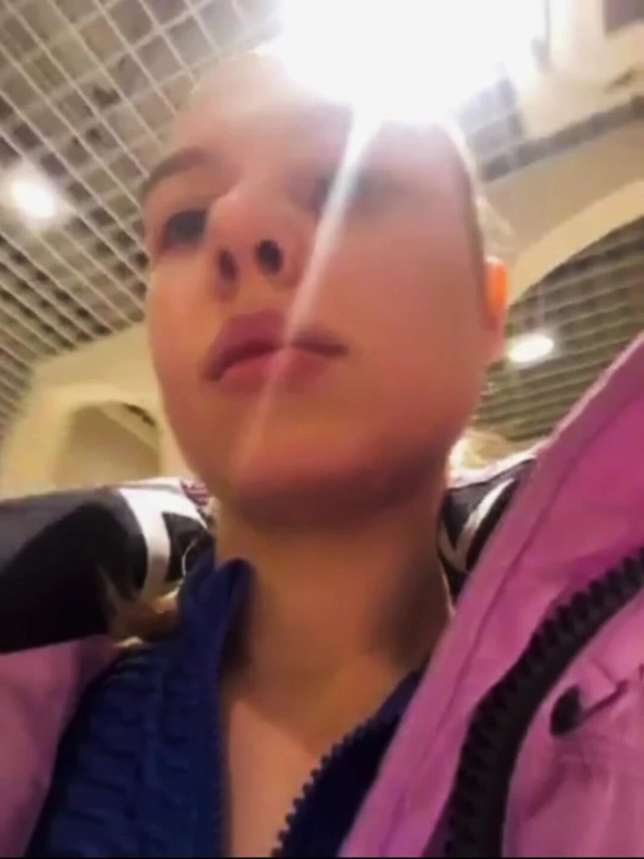 JuiceLussie: Muie extremă în public pe camera web