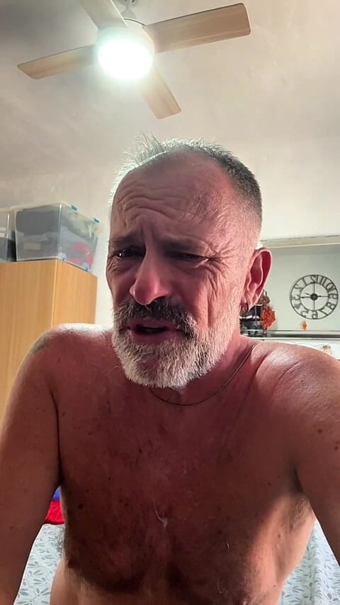 Daddybearvlc: Bear Cums on His Face