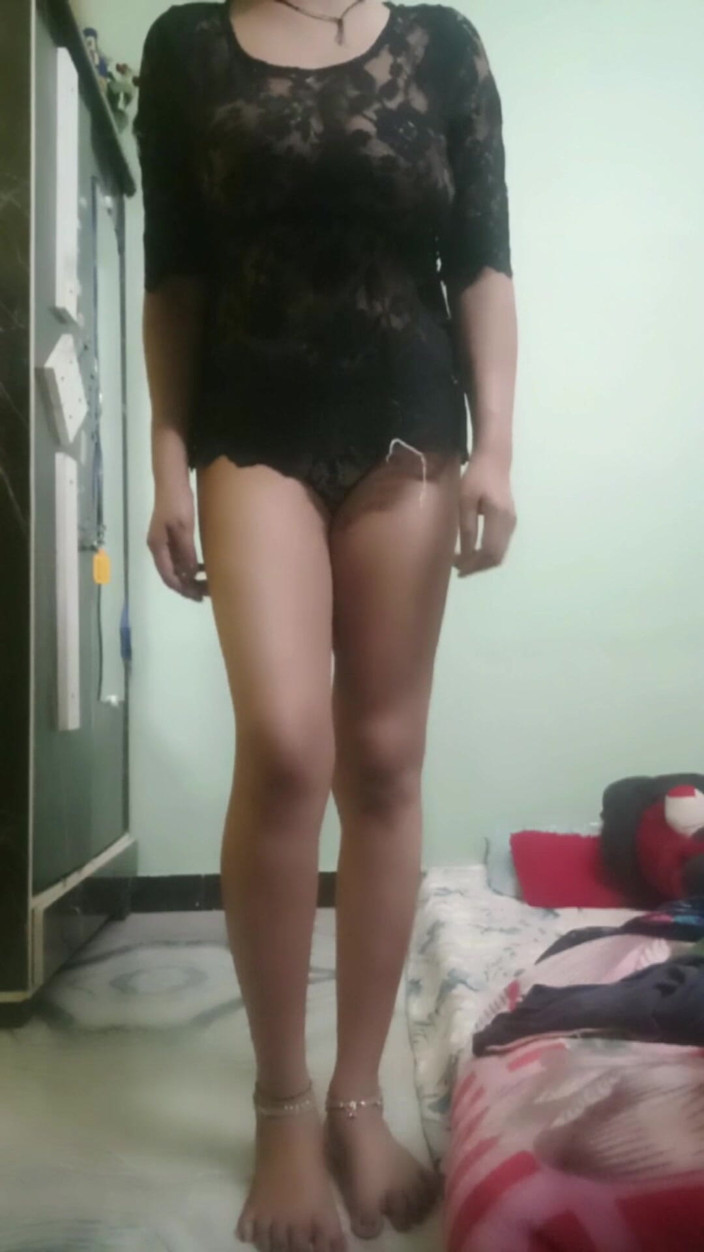 Desi_Tease_Queen: Desi ragazza in top nero trasparente e mutandine - provocante trasparente