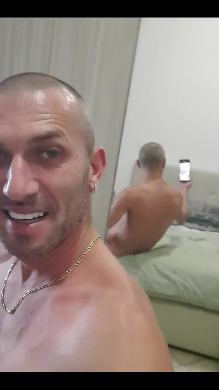 Boy jerking off: 나에게 뭘 하고 싶시나요?