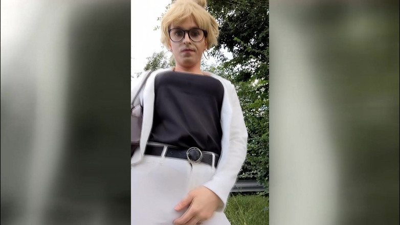 TV_Helena: Tranny Walk & Basah Dalam Seluar Jeans Putih Panas!! Kencing!