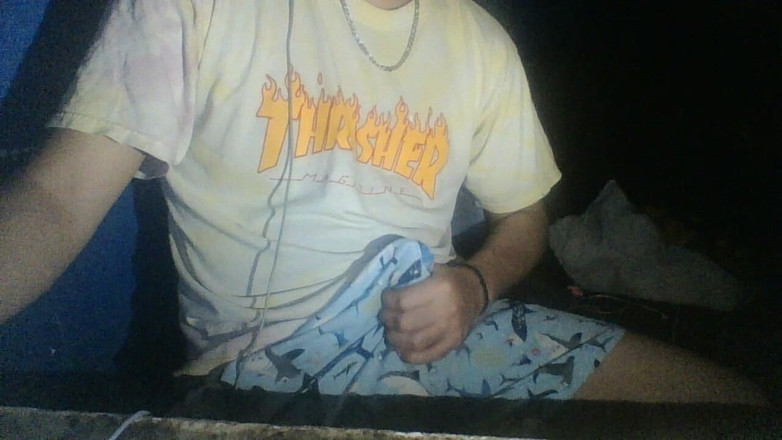 AlexAlejandro13: Vor der Webcam