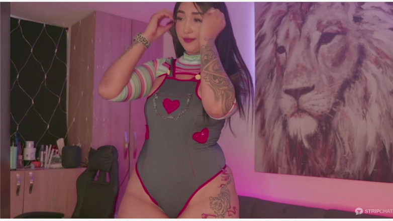 Yokosuma: Büyük Götlü Latin Götüne Anal Tıkaçla Mastürbasyon Yapıyor