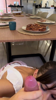 Peituda esposa gostosa serviu pau grosso e gozada interna em vez do jantar