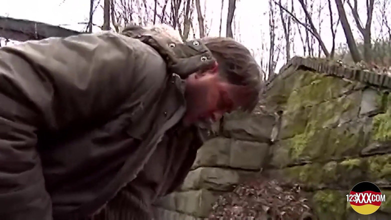 123XXX - Fucked Amateurs in Germany!: Мила брюнетка не проти смоктати і трахатися під дощем