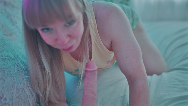 Jolie Lyon: Bersendirian dengan teman lelaki baru ibu tiri