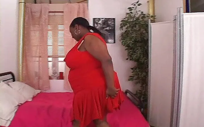 Perv Milfs n Teens: Her Chubby Ass Fucks My Cock Like Pac Man