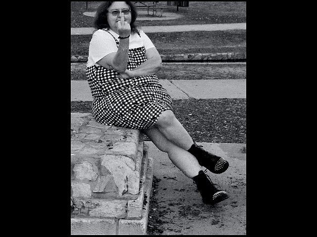 BBW nurse Vicki adventures with friends: Warthogs outfit Spike boot vs zábavné fotografie, které jsou nastaveny...