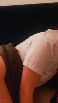 Studenta Victoria este lovită dur de matura sexy Ruby