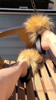 Spring Feet Furry Slides