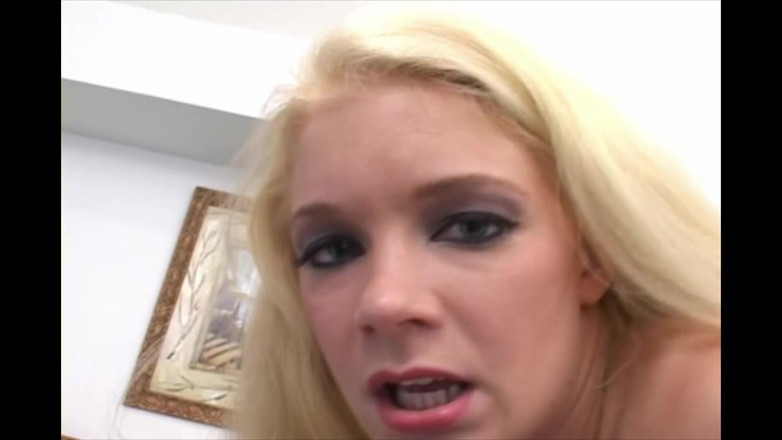 Big Boobs Babe: Máy bay bà già tóc vàng được đụ và bú cu cho đến...