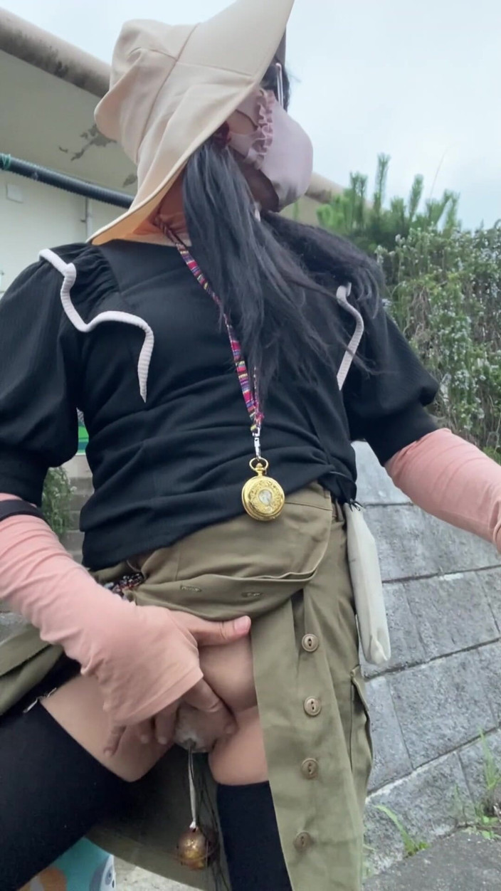 megu2002: No. 277: Showing off at a Tourist Spot